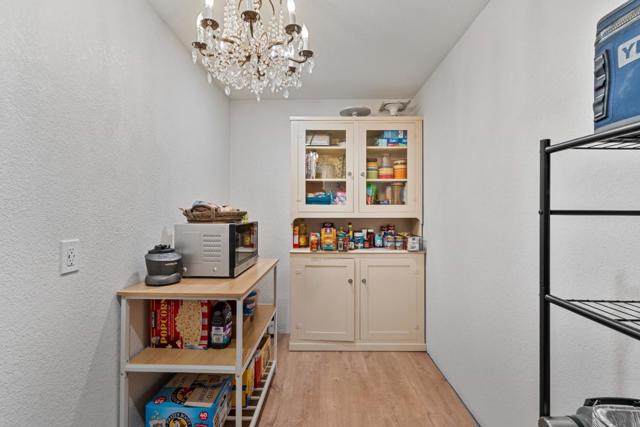 215 Rays Circle, Hollister CA: https://media.crmls.org/mediaz/92c9585e-ecbf-4384-80dc-9fec944af01c.jpg