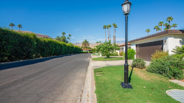 133 Torremolinos Drive, Rancho Mirage CA: https://media.crmls.org/mediaz/92ca14a8-6dee-43c4-90ba-ca8d24728623.jpg