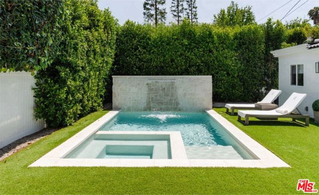 4508 Vesper Avenue, Sherman Oaks CA: https://media.crmls.org/mediaz/92ca1ec1-fc32-437b-803a-52148005676d.jpg