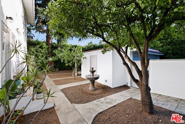 2027 Canyon Drive, Los Angeles CA: https://media.crmls.org/mediaz/92ca7d83-e776-4007-8ddf-234ab3b0ef24.jpg
