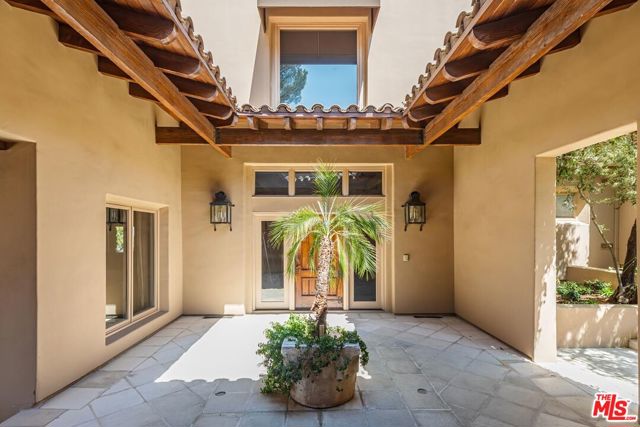 8 Bed Home for Sale in Los Angeles, California