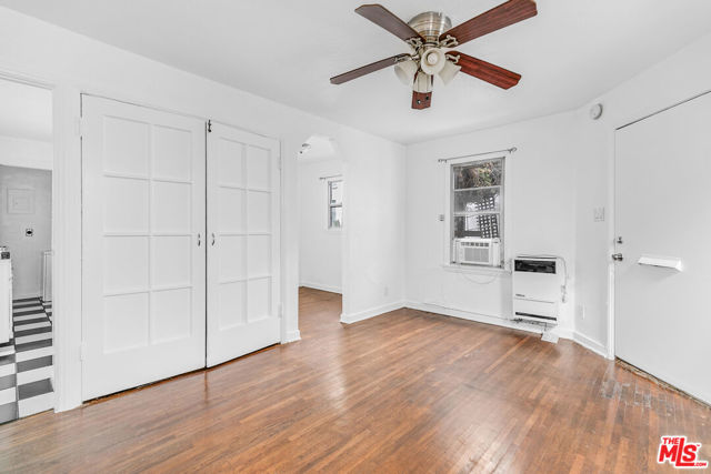 5918 1/2 Willoughby Avenue, Los Angeles CA: https://media.crmls.org/mediaz/92cad3a5-768a-4d93-8f06-08fd459b746d.jpg