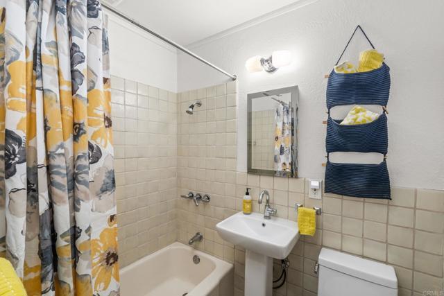 11549 Manzanita Rd, Lakeside CA: https://media.crmls.org/mediaz/92cb1855-9e5c-4d4f-a193-d7c9c604a194.jpg