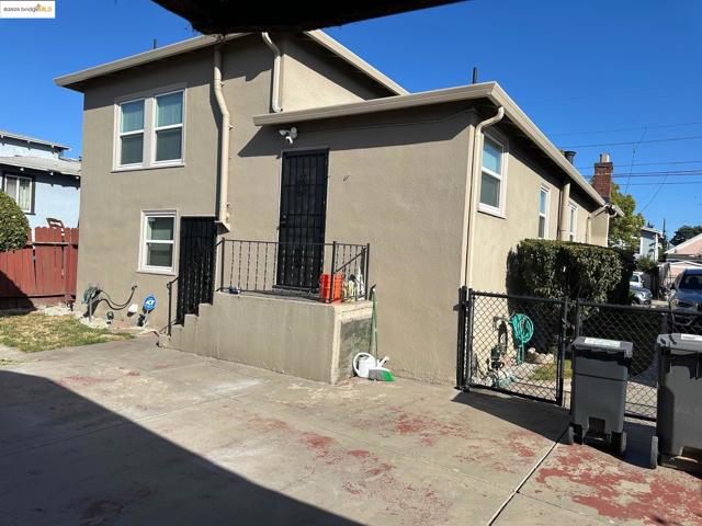 1937 87th Avenue, Oakland CA: https://media.crmls.org/mediaz/92cb794a-be8c-4c42-aa59-c5c55c16c3bc.jpg