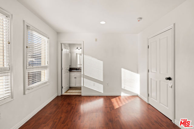 2667 Menlo Avenue, Los Angeles CA: https://media.crmls.org/mediaz/92cbb6bf-e5e7-4244-a4d2-3439aa7cb64b.jpg