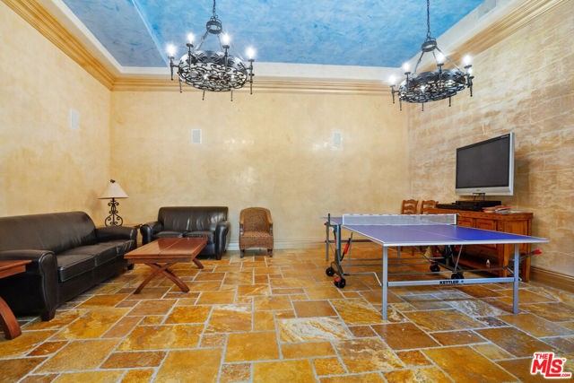 16123 W Sunset Boulevard, Pacific Palisades CA: https://media.crmls.org/mediaz/92cbbcb5-26ac-4005-86e5-9df331fdfec4.jpg