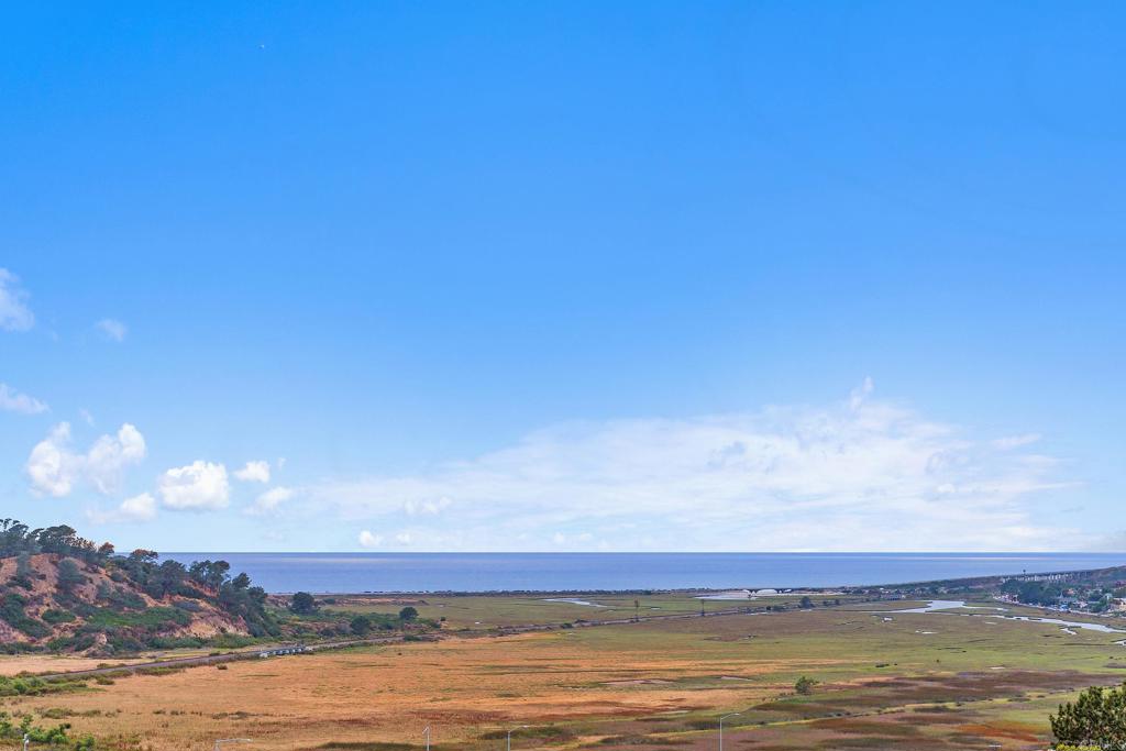 https://media.crmls.org/mediaz/92cc3335-db99-47a7-97d8-49e39663b30c.jpg?preset=X-Large
