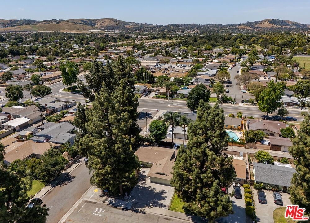 https://media.crmls.org/mediaz/92cc6ebf-3e81-4531-aa47-eeb6312afbbc.jpg?preset=X-Large