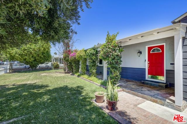 5926 Cleon Avenue photo 4