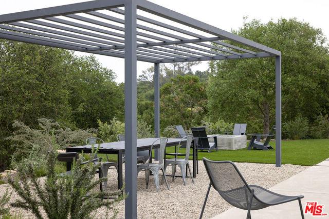 3155 Eucalyptus Hill Road, Santa Barbara CA: https://media.crmls.org/mediaz/92ccd895-ff49-499b-9366-2631a2205b1c.jpg