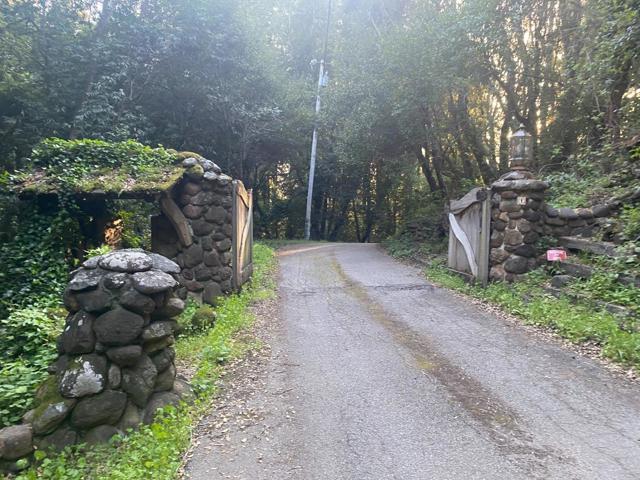 341 Metalwood Drive, Soquel CA: https://media.crmls.org/mediaz/92ce5db2-7077-497f-9b0a-5d316429643e.jpg