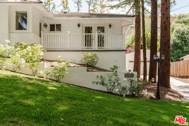 15514 Del Gado Drive, Sherman Oaks CA: https://media.crmls.org/mediaz/92ce635d-3510-4a66-903e-eecfc25f2c23.jpg
