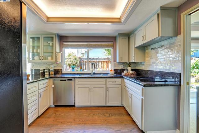 37 Clipper Drive, Alameda CA: https://media.crmls.org/mediaz/92d0fa7b-cdf0-40b9-8d20-3a8b60833175.jpg