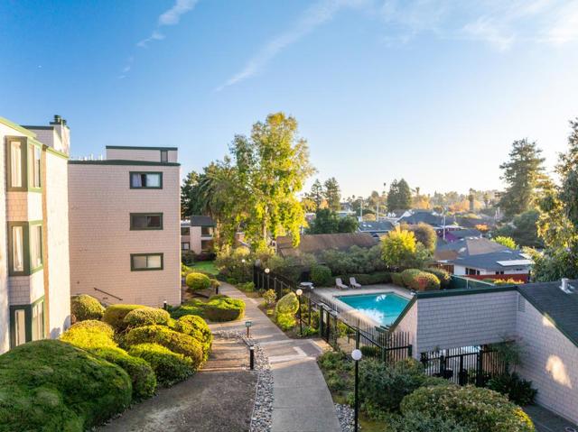 318 Soquel Avenue, Santa Cruz CA: https://media.crmls.org/mediaz/92d13248-5d50-424f-aa72-916fa9232433.jpg