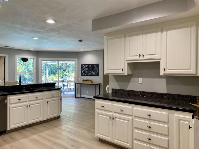 Image 16 of 35 For 1833 Nakoma Ct