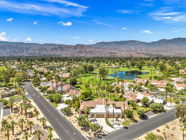 10605 Wimbledon Drive, Rancho Mirage CA: https://media.crmls.org/mediaz/92d24413-80b1-4516-9f9f-0c6fc7eb46f8.jpg