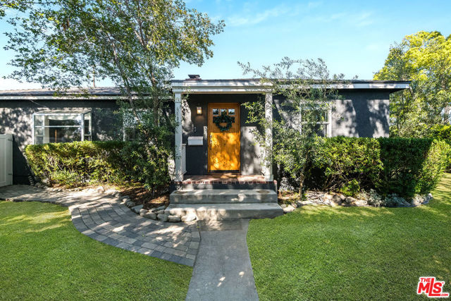 1100 N Ontario Street, Burbank CA: https://media.crmls.org/mediaz/92d2ad74-f897-4391-bc83-ac64c85c74e7.jpg