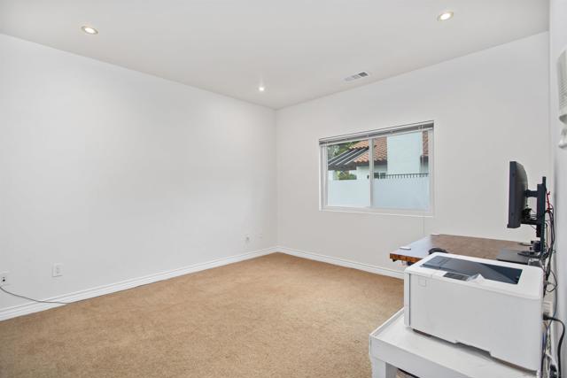 6823 Corintia St, Carlsbad CA: https://media.crmls.org/mediaz/92d2c2e1-fabd-4446-be28-105a16d3aca7.jpg
