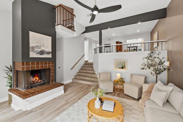 Detail Gallery Image 4 of 43 For 3330 Caminito Eastbluff #150,  La Jolla,  CA 92037 - 3 Beds | 2/1 Baths
