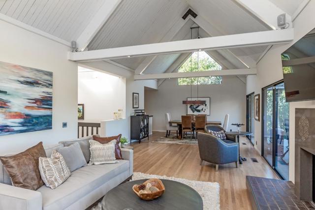 5 Sandstone Street, Portola Valley CA: https://media.crmls.org/mediaz/92d2f070-c10c-4752-be7e-c7abfd3d9e95.jpg