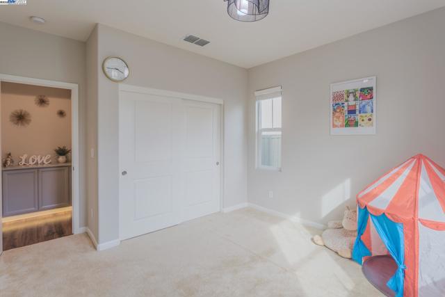 2239 Jessica Way, Tracy CA: https://media.crmls.org/mediaz/92d34a48-3083-486d-bd24-e0cefc9657ba.jpg