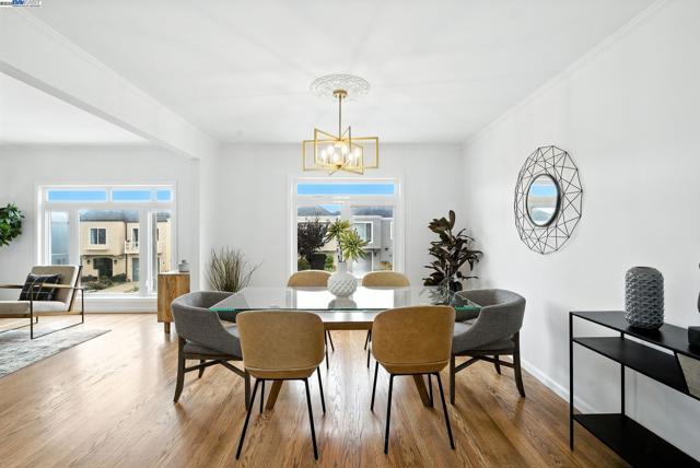 24 Riverton Dr, San Francisco CA: https://media.crmls.org/mediaz/92d3cbad-fa27-407c-9895-0f288a86b2b1.jpg