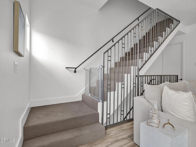 5662 Hazeltine Avenue, Van Nuys CA: https://media.crmls.org/mediaz/92d3cc0e-8804-4626-8182-dfe884816186.jpg