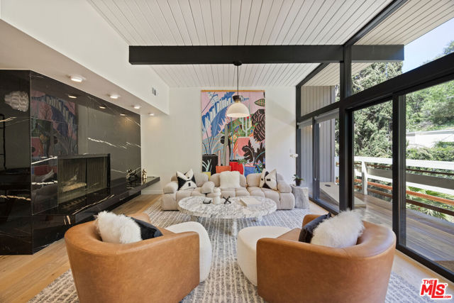 3905 Pacheco Drive, Sherman Oaks CA: https://media.crmls.org/mediaz/92d44dae-1b25-4d16-92bc-d140841672d2.jpg