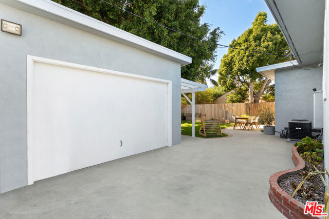 4157 Tivoli Avenue, Los Angeles CA: https://media.crmls.org/mediaz/92d45673-5106-4577-9835-abaa85b8cc33.jpg