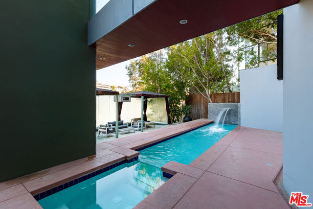 2738 Rinconia Drive, Los Angeles CA: https://media.crmls.org/mediaz/92d4946f-9a31-4112-9b27-791333481ecd.jpg