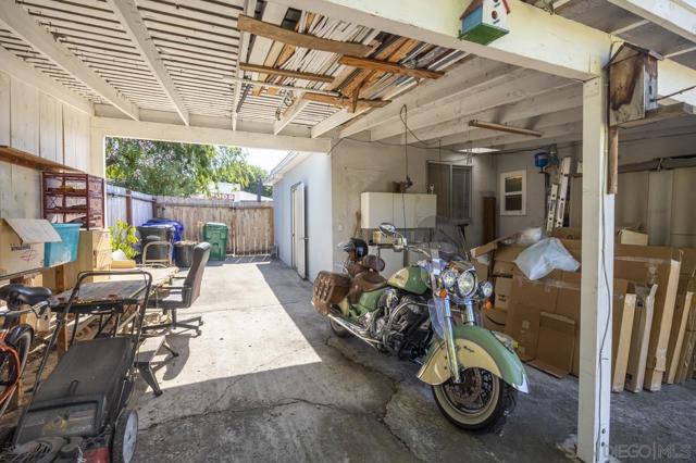 4033 Loma Alta Dr, San Diego CA: https://media.crmls.org/mediaz/92d4a1bf-c5d5-4af2-97c4-df6d4e41dfa5.jpg