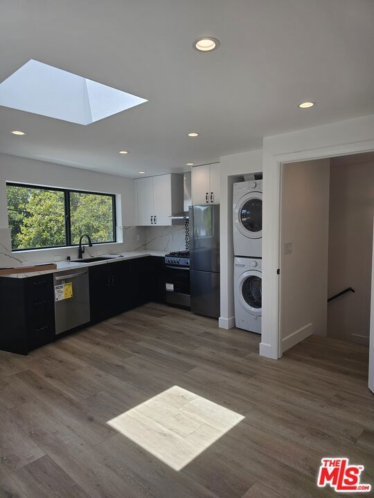 5247 1/2 W 9th Street, Los Angeles CA: https://media.crmls.org/mediaz/92d4e761-b70b-4235-ad93-e92d4207da66.jpg