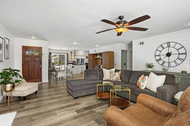 15576 Paseo Ajanta, San Diego CA: https://media.crmls.org/mediaz/92d52be0-bf3e-4461-b4f5-dd5c121e82d2.jpg
