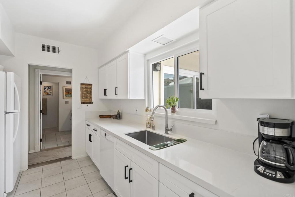 7063 Estrella De Mar Road - photo 17