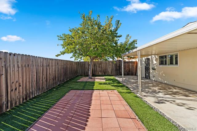 3511 Badillo Rd, San Marcos CA: https://media.crmls.org/mediaz/92d5b12c-ac45-4d47-8735-0577d9038695.jpg