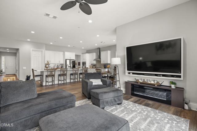 508 Autumn Path Lane, Santa Paula CA: https://media.crmls.org/mediaz/92d5d440-4fed-429d-8f7d-d23df819a824.jpg