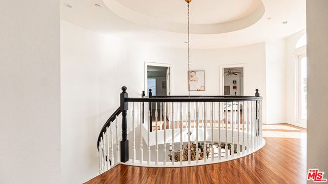 7449 Studio Road, Canoga Park CA: https://media.crmls.org/mediaz/92d63668-81cf-4fe7-a164-d0af8554fe1b.jpg