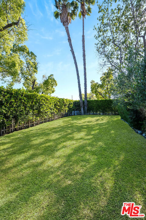 1100 N Ontario Street, Burbank CA: https://media.crmls.org/mediaz/92d6bb5c-2093-400d-8c84-6ae6d8e64562.jpg