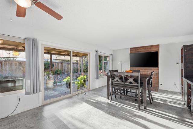 Detail Gallery Image 14 of 35 For 2327 Amber Ln, Escondido,  CA 92026 - 4 Beds | 3 Baths