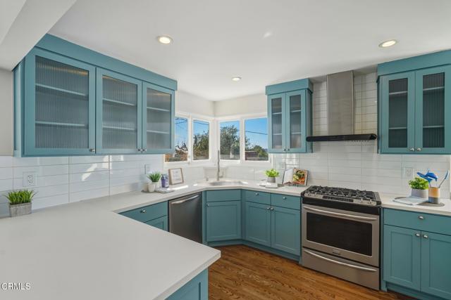 4487 Rising Hill Road, Altadena CA: https://media.crmls.org/mediaz/92d7043c-48e5-40f5-9ccd-435feac97c6e.jpg