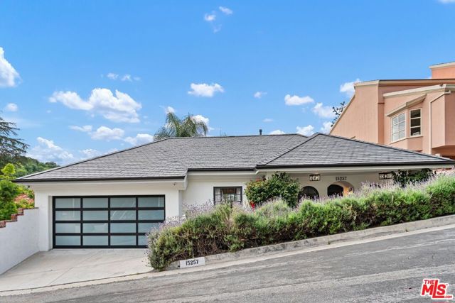 15257 Encanto Drive, Sherman Oaks CA: https://media.crmls.org/mediaz/92d7c241-6cdf-4826-89fc-54a9a5542341.jpg