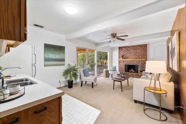 26388 Ginny Lane, Los Altos Hills CA: https://media.crmls.org/mediaz/92d7c94b-e5d6-4187-b1b0-4d49db98993f.jpg