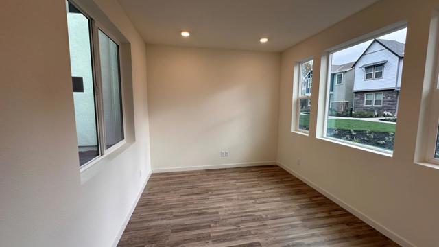 2817 Earthened Walk, Sacramento CA: https://media.crmls.org/mediaz/92d7dfe8-a84c-4ca5-8de1-05aa05dad916.jpg