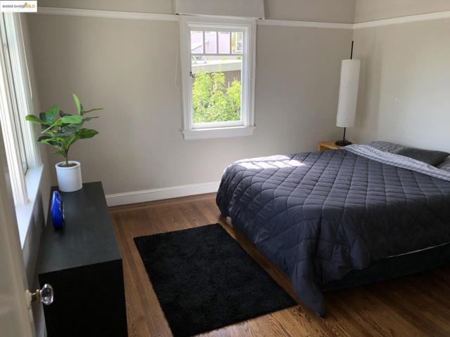 169 Ronada Ave, Piedmont CA: https://media.crmls.org/mediaz/92d80df3-5b45-4a83-a887-c4283c8e683e.jpg