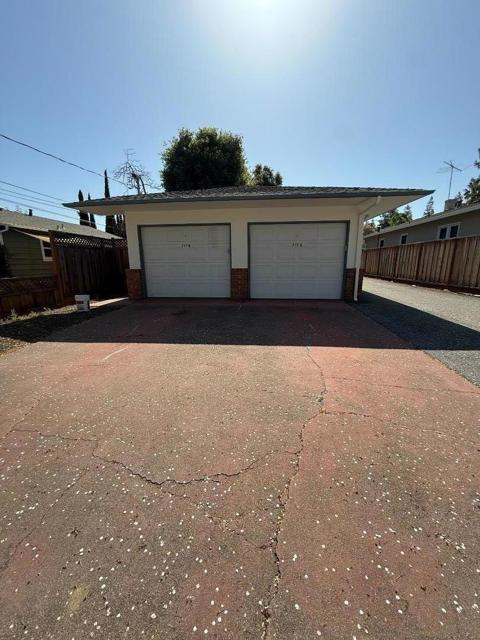 717 Ehrhorn Avenue, Mountain View CA: https://media.crmls.org/mediaz/92d85d23-2c21-4564-89dc-0d28113f8b9e.jpg