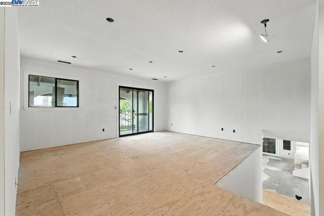 21798 Independent School Rd, Castro Valley CA: https://media.crmls.org/mediaz/92d86955-8b59-46bb-8356-9e27c4f457f1.jpg