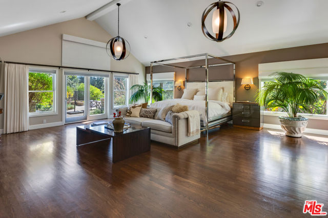 1009 Jeannette Avenue, Thousand Oaks CA: https://media.crmls.org/mediaz/92d88a46-891b-4565-b126-f1842536fd8a.jpg