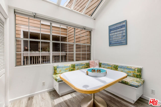 4342 Redwood Avenue, Marina del Rey CA: https://media.crmls.org/mediaz/92d8de0c-ea0e-4474-94c0-6a15f6d6e546.jpg