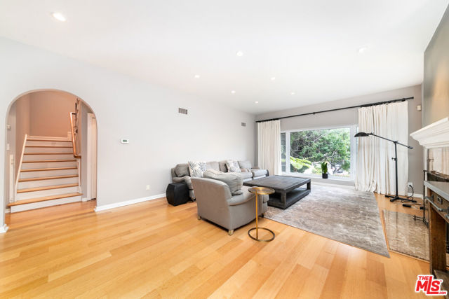 1358 Holmby Avenue, Los Angeles CA: https://media.crmls.org/mediaz/92d92d1b-77a5-4882-b5c9-ed9fe052dcc2.jpg