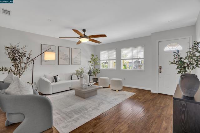 6911 Brentwood Blvd, Brentwood CA: https://media.crmls.org/mediaz/92da7e50-9b43-4d64-838a-1ca243da4304.jpg